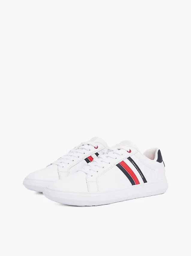 Zapatillas con suela de goma y rayas Zapatillas con suela de goma y rayas