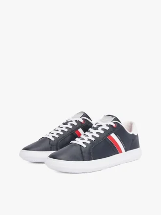 Zapatillas con suela de goma y rayas