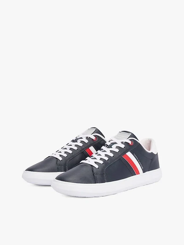 Zapatillas con suela de goma y rayas Zapatillas con suela de goma y rayas