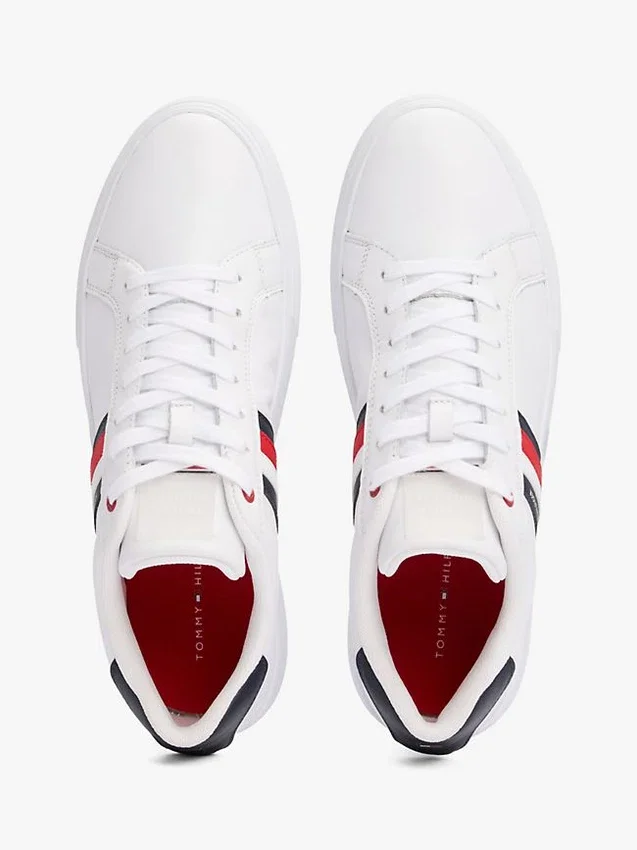 Zapatillas con suela de goma y rayas Zapatillas con suela de goma y rayas