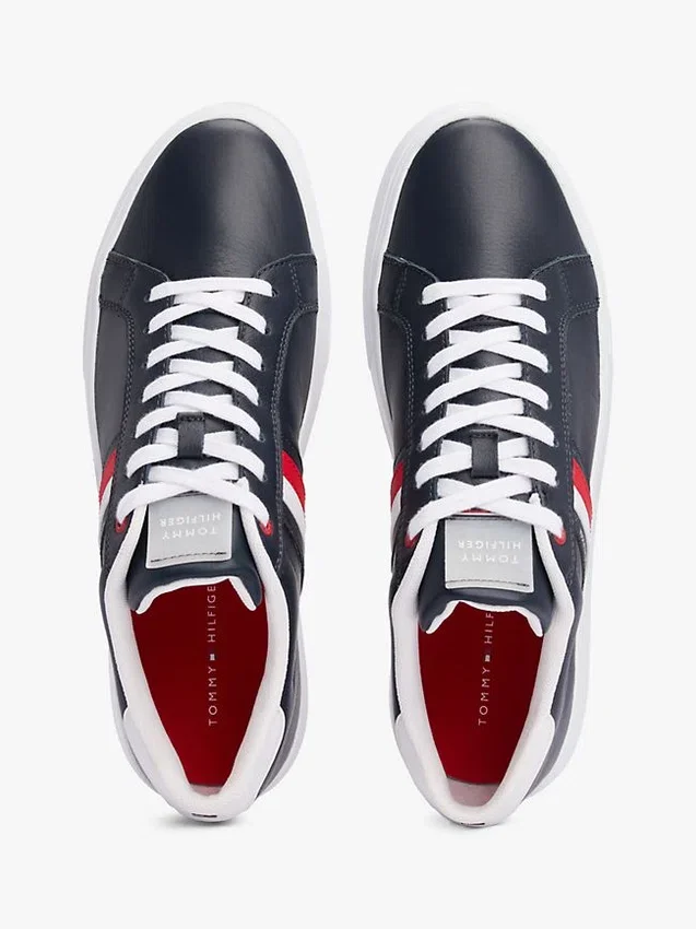 Zapatillas con suela de goma y rayas Zapatillas con suela de goma y rayas