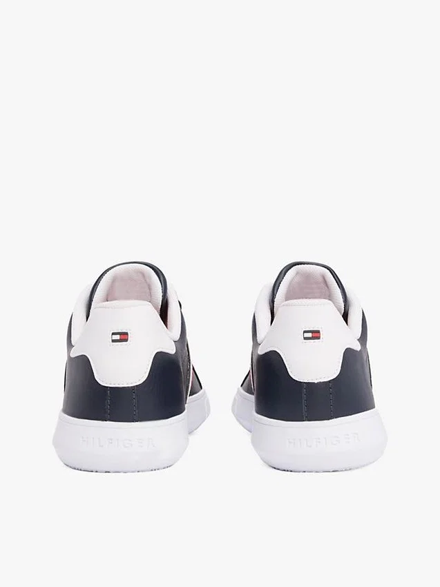 Zapatillas con suela de goma y rayas Zapatillas con suela de goma y rayas