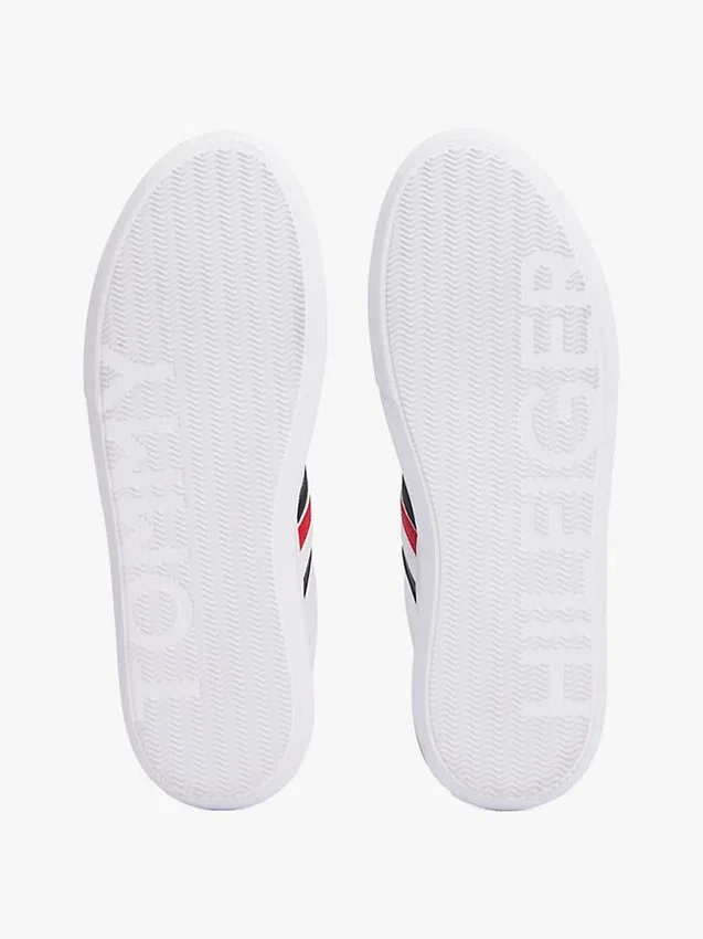Zapatillas con suela de goma y rayas Zapatillas con suela de goma y rayas