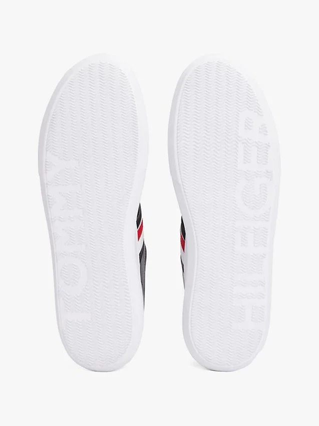 Zapatillas con suela de goma y rayas Zapatillas con suela de goma y rayas