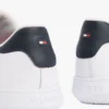 Zapatillas con suela de goma y rayas Zapatillas con suela de goma y rayas
