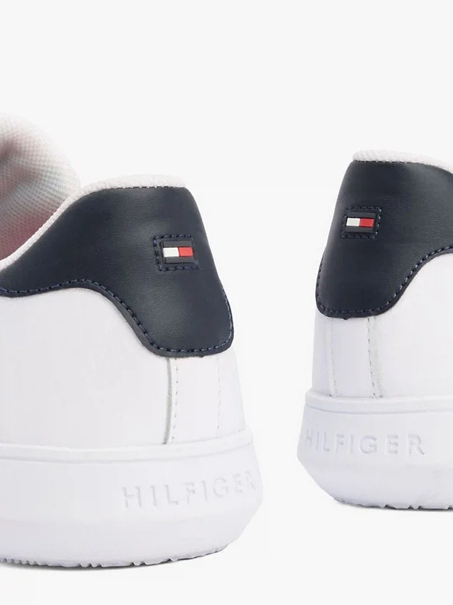 Zapatillas con suela de goma y rayas Zapatillas con suela de goma y rayas