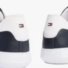 Zapatillas con suela de goma y rayas Zapatillas con suela de goma y rayas