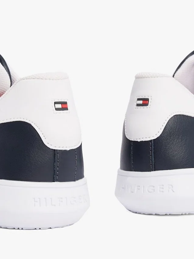 Zapatillas con suela de goma y rayas Zapatillas con suela de goma y rayas
