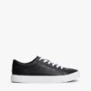 Zapatillas de cancha con textura granulada y logotipo metálico Zapatillas de cancha con textura granulada y logotipo metálico