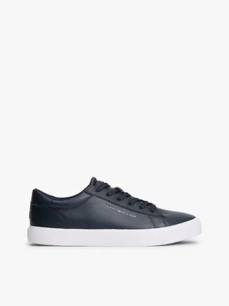 Zapatillas de cancha con textura granulada y logotipo metálico Zapatillas de cancha con textura granulada y logotipo metálico