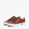 Zapatillas de cancha con textura granulada y logotipo metálico Zapatillas de cancha con textura granulada y logotipo metálico