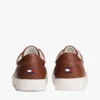 Zapatillas de cancha con textura granulada y logotipo metálico Zapatillas de cancha con textura granulada y logotipo metálico
