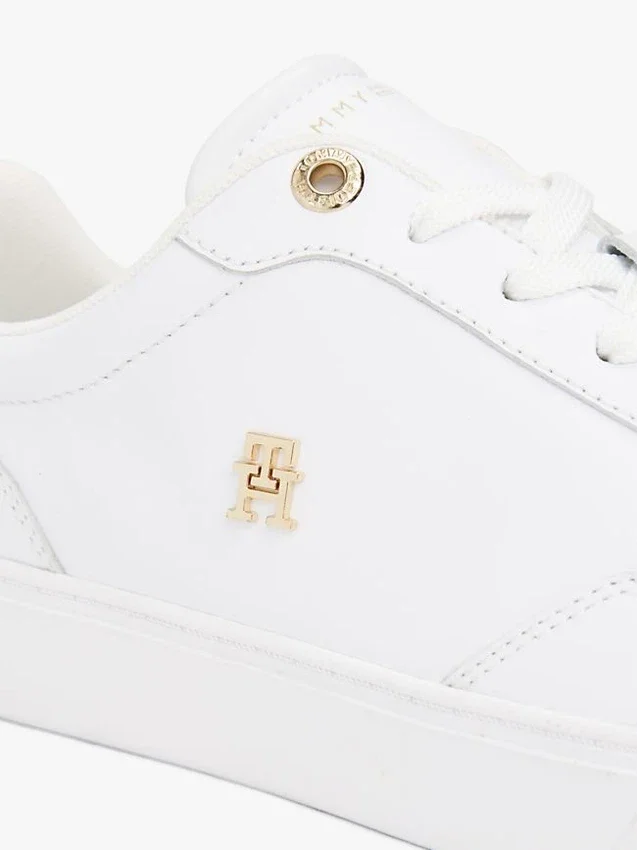 Zapatillas de cancha de piel con detalles metalizados Zapatillas de cancha de piel con detalles metalizados