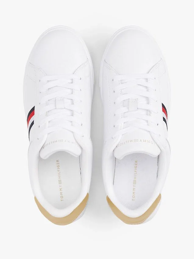 Zapatillas de corte bajo de piel con rayas distintivas Zapatillas de corte bajo de piel con rayas distintivas