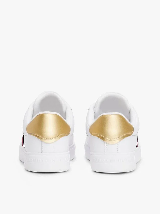 Zapatillas de corte bajo de piel con rayas distintivas Zapatillas de corte bajo de piel con rayas distintivas