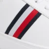 Zapatillas de corte bajo de piel con rayas distintivas Zapatillas de corte bajo de piel con rayas distintivas
