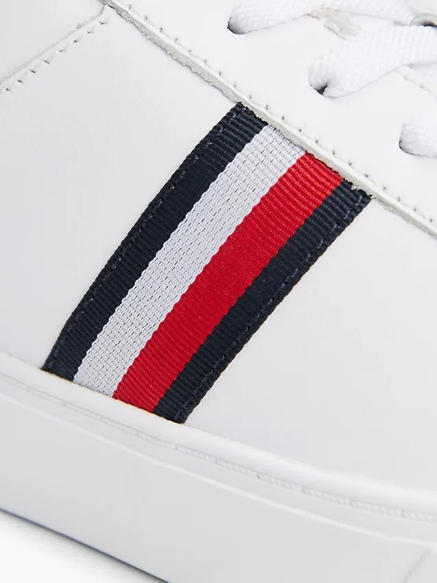 Zapatillas de corte bajo de piel con rayas distintivas Zapatillas de corte bajo de piel con rayas distintivas