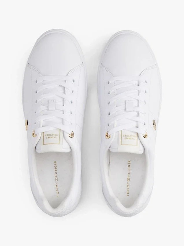 Zapatillas de corte bajo de piel con talón y monograma Zapatillas de corte bajo de piel con talón y monograma