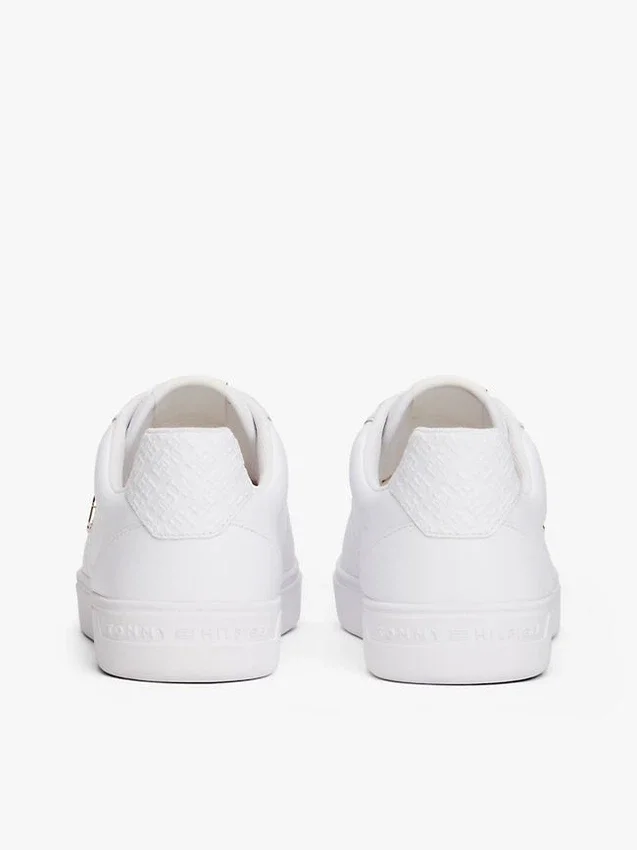 Zapatillas de corte bajo de piel con talón y monograma Zapatillas de corte bajo de piel con talón y monograma