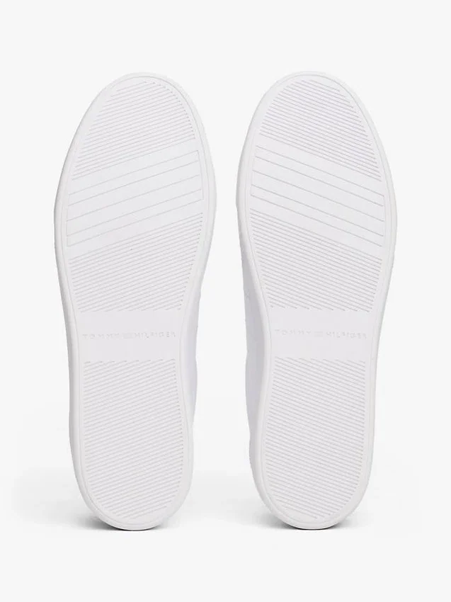 Zapatillas de corte bajo de piel con talón y monograma Zapatillas de corte bajo de piel con talón y monograma