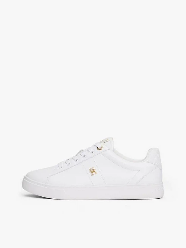 Zapatillas de corte bajo de piel con talón y monograma Zapatillas de corte bajo de piel con talón y monograma