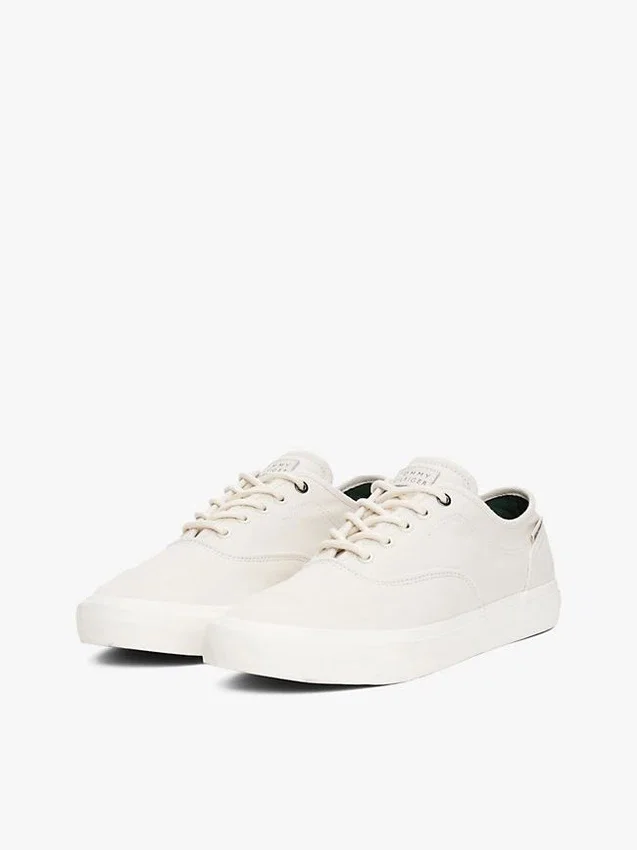 Zapatillas de lona con logotipo en relieve Zapatillas de lona con logotipo en relieve