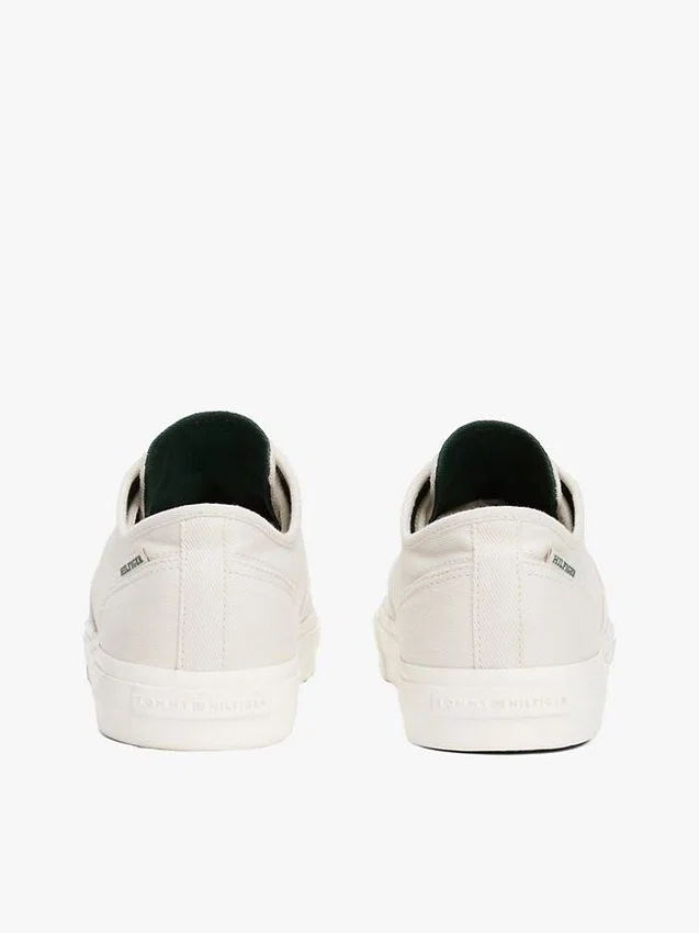 Zapatillas de lona con logotipo en relieve Zapatillas de lona con logotipo en relieve