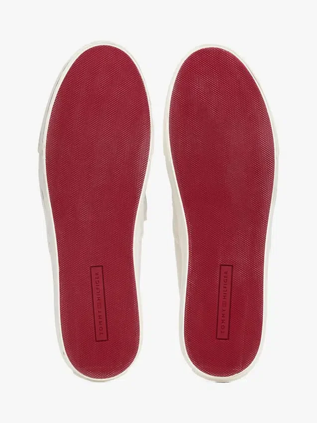 Zapatillas de lona con logotipo en relieve Zapatillas de lona con logotipo en relieve