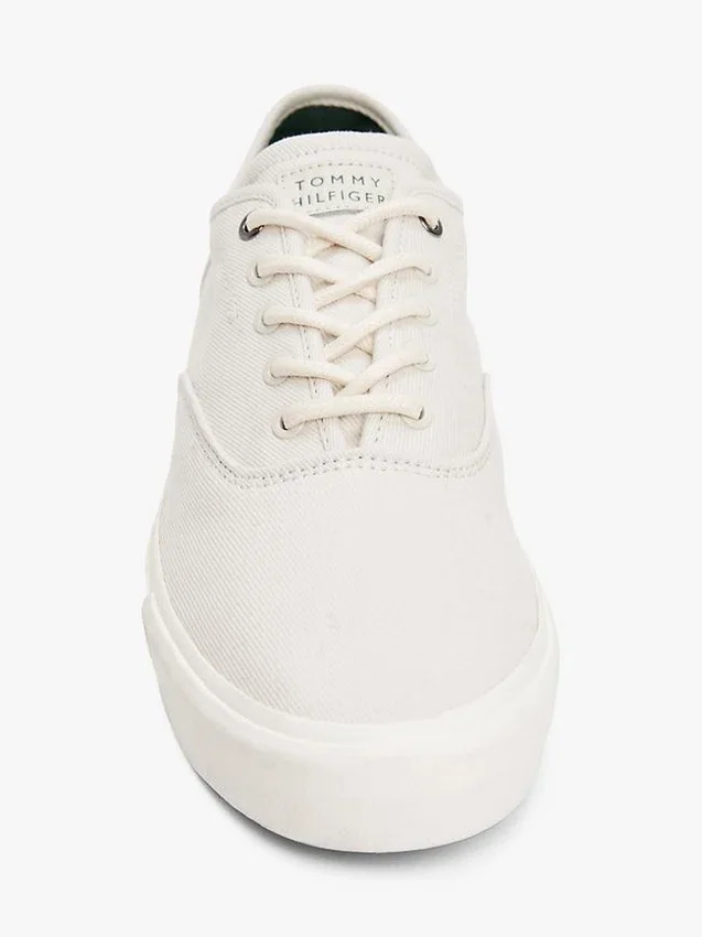 Zapatillas de lona con logotipo en relieve Zapatillas de lona con logotipo en relieve
