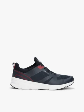 Zapatillas deportivas de estilo runner con materiales mixtos