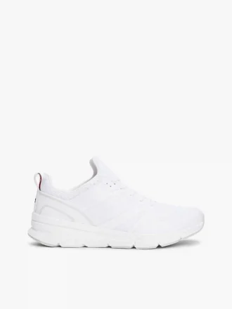 Zapatillas deportivas de estilo runner con materiales mixtos