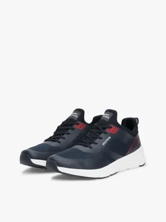 Zapatillas deportivas de estilo runner con materiales mixtos