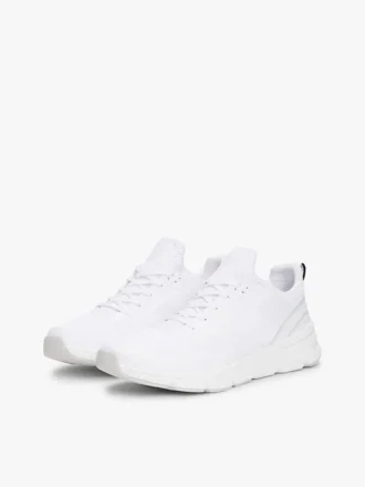 Zapatillas deportivas de estilo runner con materiales mixtos