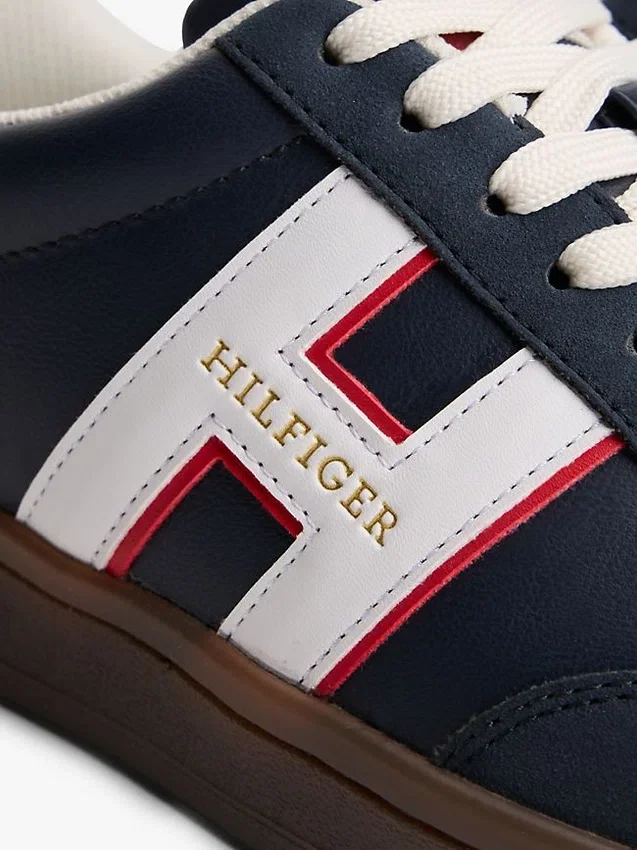 Zapatillas skater con logo Hilfiger en mezcla de materiales Zapatillas skater con logo Hilfiger en mezcla de materiales